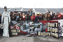 Lewis Hamilton, Mercedes AMG F1 fans banner