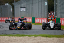 Макс Ферстаппен, Scuderia Toro Rosso STR11 и Серхио Перес, Sahara Force India F1 VJM09