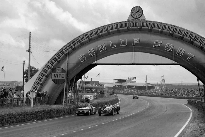 #5 Talbot Lago T 26 GS: Louis Rosier overtakes #55 Panhard Sport X 8455: Auguste Lachaize, Albert Debille, under the Dunlop footbridge