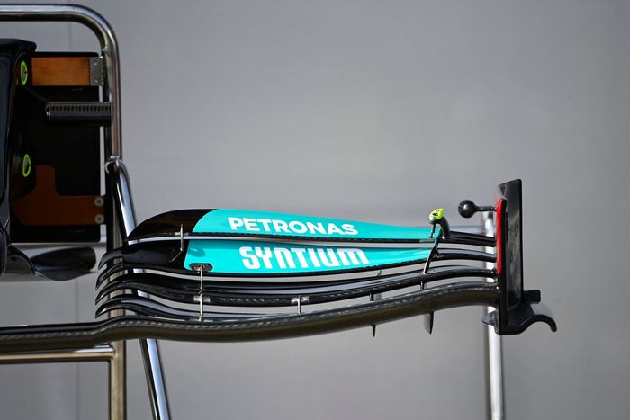 Detalle del alerón delantero del Mercedes W12