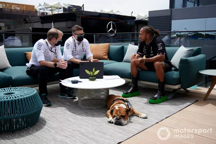 Lewis Hamilton, Mercedes, con Roscoe