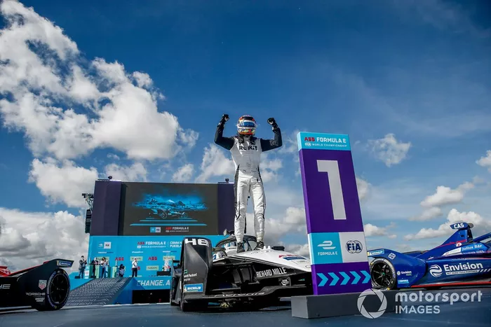 Ganador Edoardo Mortara, Venturi Racing, celebra