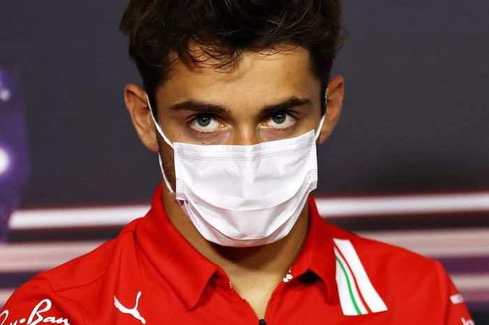 Charles Leclerc, Ferrari durante la conferencia de prensa