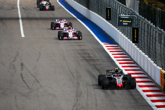 Kevin Magnussen, Haas F1 Team VF-18, Esteban Ocon, Racing Point Force India VJM11, Sergio Perez, Racing Point Force India VJM11