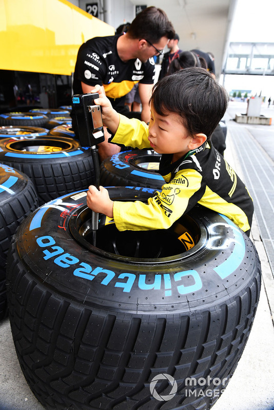 Young Renault Sport F1 Team fans and Pirelli tyre