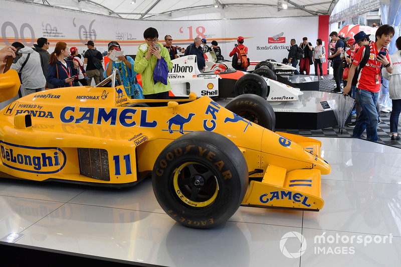 Автомобиль Lotus Honda 99T