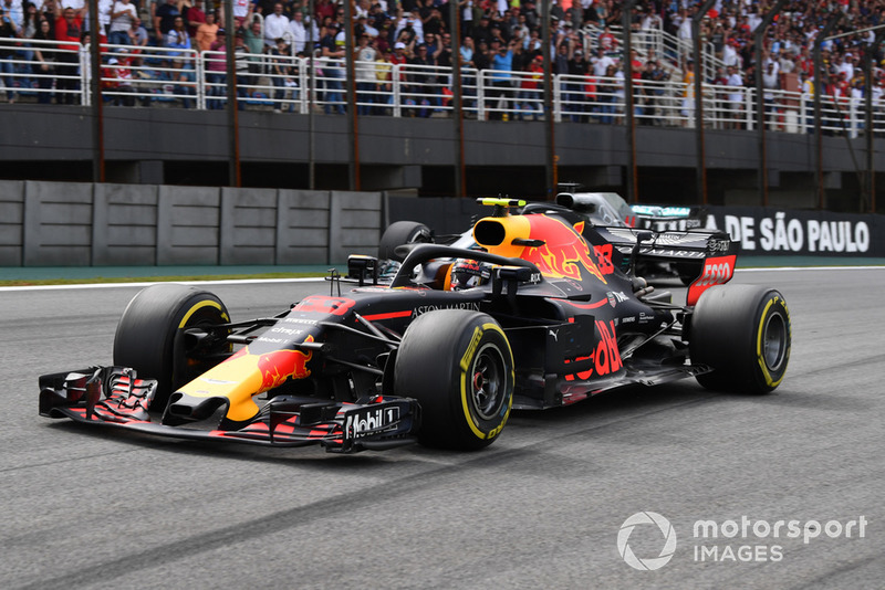 Max Verstappen, Red Bull Racing RB14 passes Lewis Hamilton, Mercedes-AMG F1 W09 EQ Power+ for the lead 