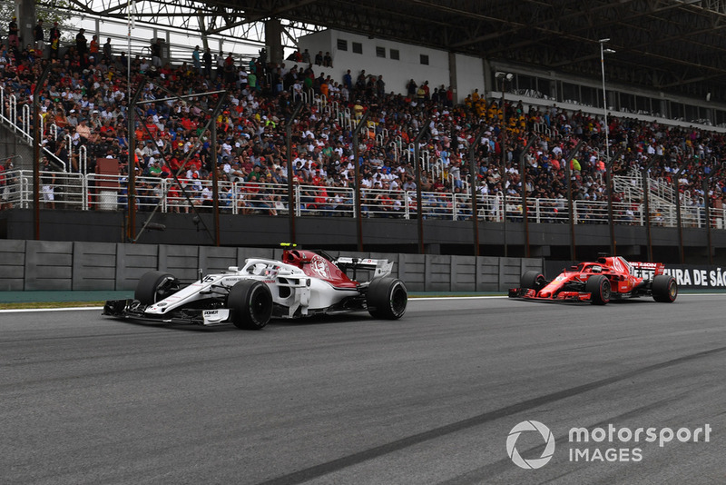 Charles Leclerc, Sauber C37 leads Sebastian Vettel, Ferrari SF71H