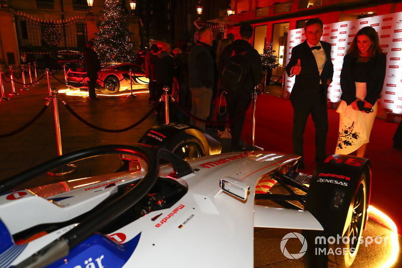 Генеральний директор Формули E Алехандро Агаг, машина Mahindra Formula E