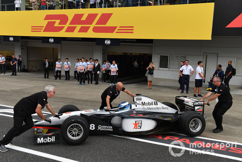 Mika Hakkinen, McLaren MP4-13 Leyendas F1 30 Aniversario vuelta de Demostración