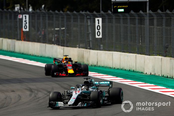 Lewis Hamilton, Mercedes AMG F1 W09 EQ Power+, Daniel Ricciardo, Red Bull Racing RB14