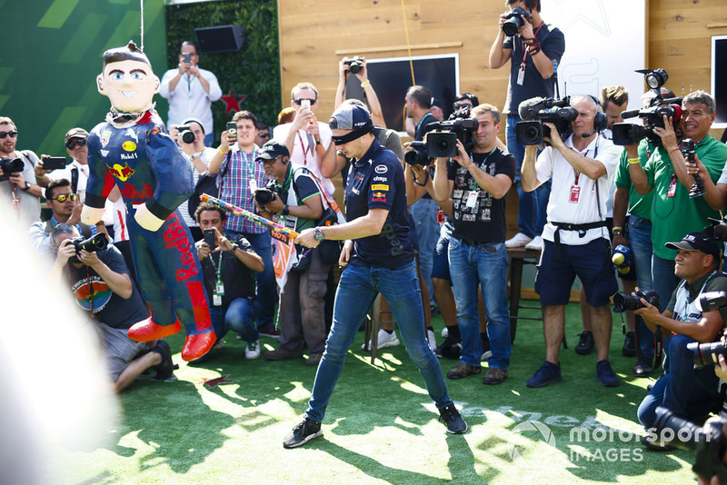 Манекен Макса Ферстаппена, Red Bull Racing