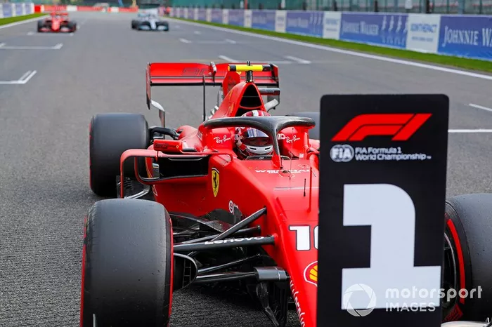 Leclerc pone a Ferrari en la pole 

