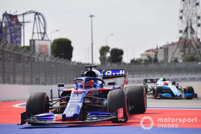 Daniil Kvyat, Toro Rosso, stops in FP1