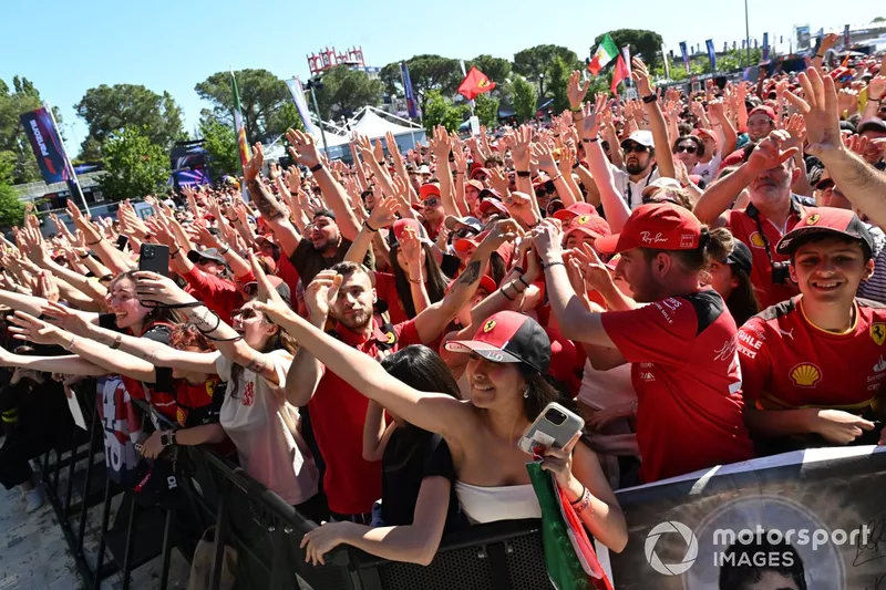 Fans verzamelen in de Fanzone