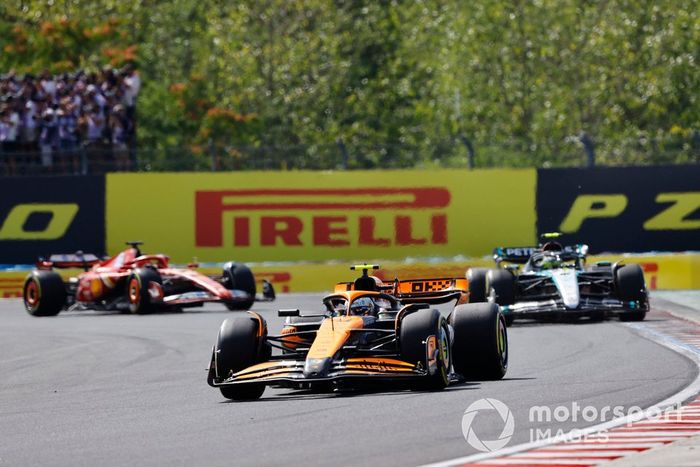 Lando Norris, McLaren MCL38, Lewis Hamilton, Mercedes F1 W15, Charles Leclerc, Ferrari SF-24