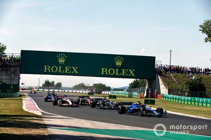 Alex Albon, Williams FW45, George Russell, Mercedes F1 W14, Kevin Magnussen, Haas VF-23, Zhou Guanyu, Alfa Romeo C43.