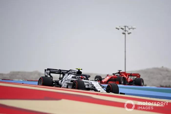 Pierre Gasly, AlphaTauri AT01, Sebastian Vettel, Ferrari SF1000