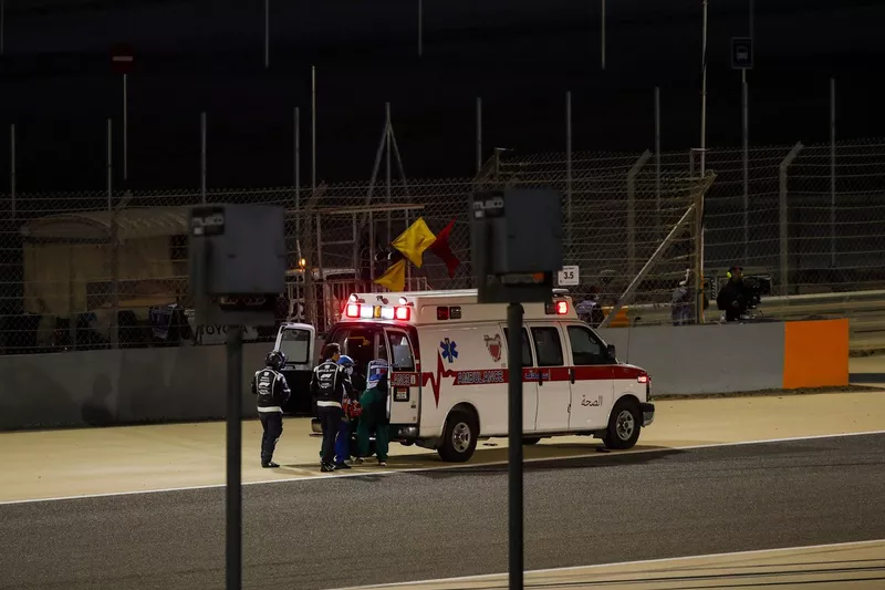 Los restos del monoplaza de Romain Grosjean, Haas VF-20, después de su enorme accidente
