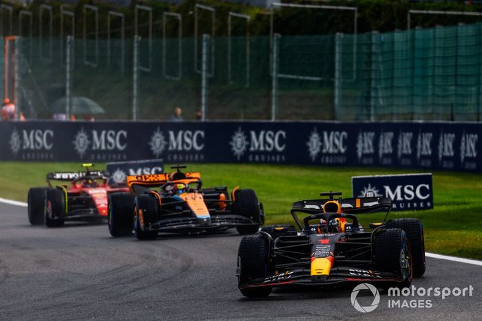 Max Verstappen, Red Bull Racing RB19, Oscar Piastri, McLaren MCL60, Carlos Sainz, Ferrari SF-23