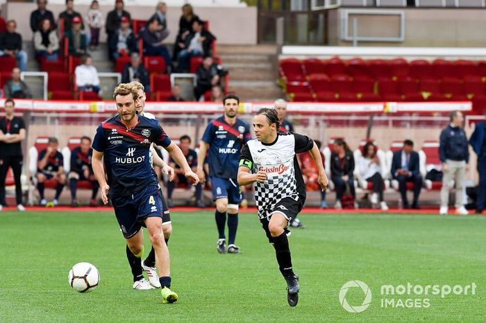 Felipe Massa jugando a fútbol