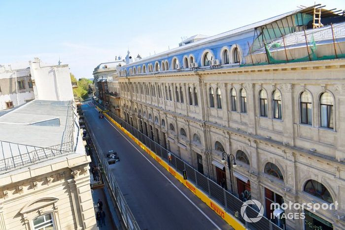 Lewis Hamilton, Mercedes AMG F1 W10,  Sebastian Vettel, Ferrari SF90