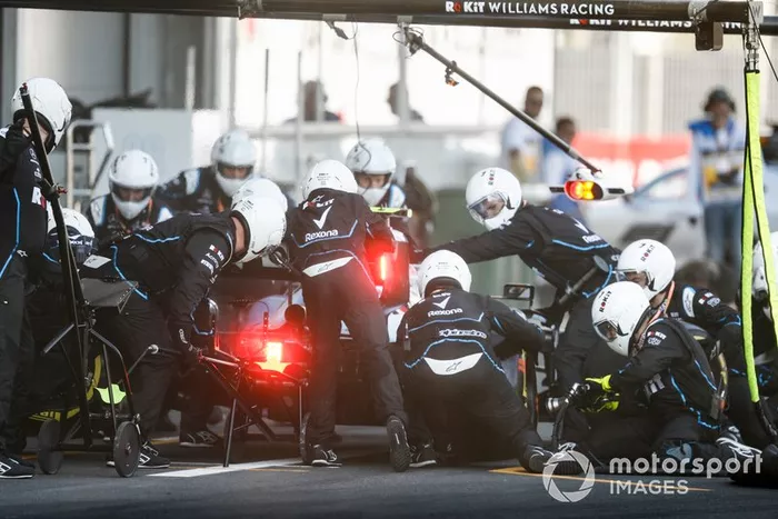 Robert Kubica, Williams FW42 pit stop 