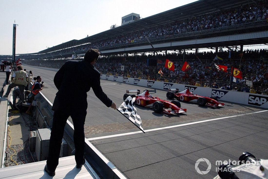 2002: Michael Schumacher ganó en un doblete de Ferrari con Rubens Barrichello, en el Gran Premio de los Estados Unidos, con una diferencia de milésimas.