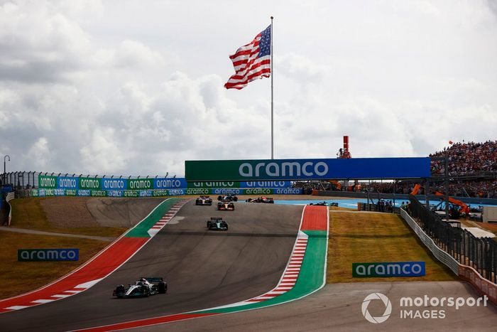 George Russell, Mercedes W13, Lance Stroll, Aston Martin AMR22, Lando Norris, McLaren MCL36