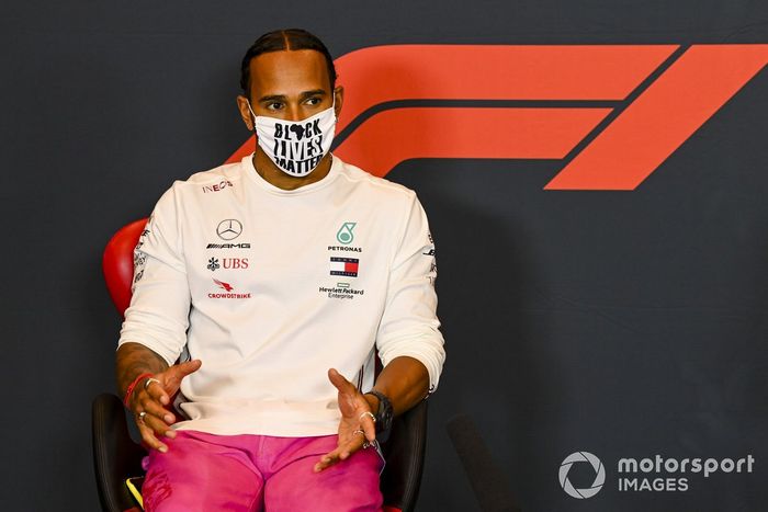 Lewis Hamilton, Mercedes-AMG F1, en la conferencia de prensa