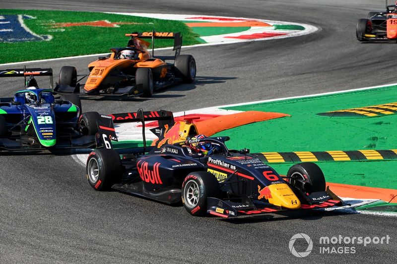 Dennis Hauger, Hitech Grand Prix y Cameron Das, Carlin 