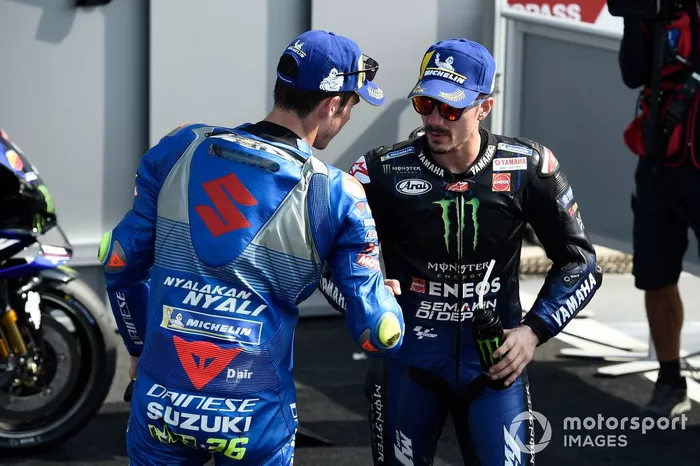 Ganador Maverick Viñales, Yamaha Factory Racing, y el segundo lugar Joan Mir, Team Suzuki MotoGP