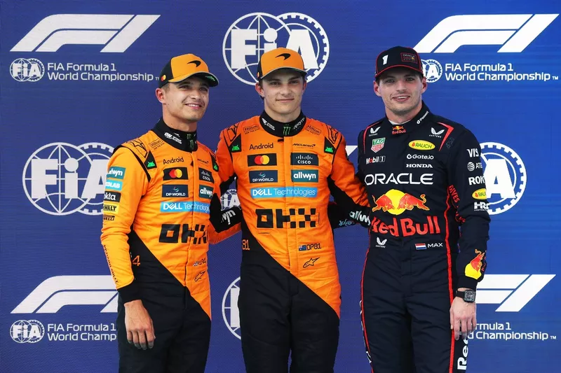 Le poleman Oscar Piastri, McLaren, Lando Norris, McLaren, Max Verstappen, Red Bull Racing