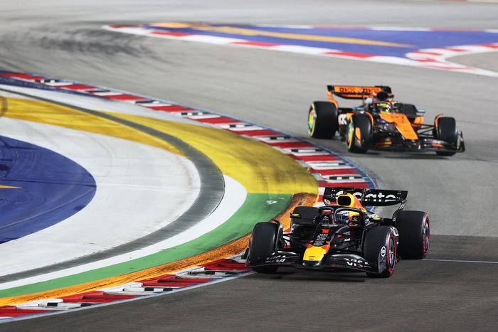 Oscar Piastri, McLaren, Max Verstappen, Red Bull Racing