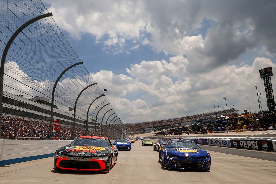 Chase Briscoe, Joe Gibbs Racing Toyota, Chase Elliott, Hendrick Motorsports Chevrolet