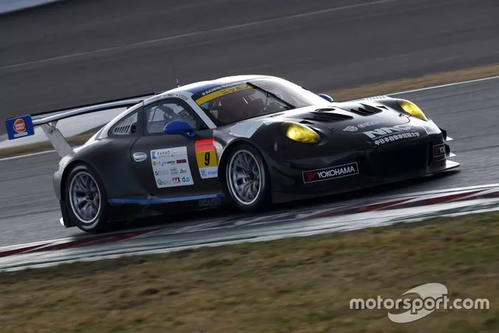 #9 PACIFIC Porsche 911 GT3 R: Naoki Yokomizo, Kyosuke Mineo
