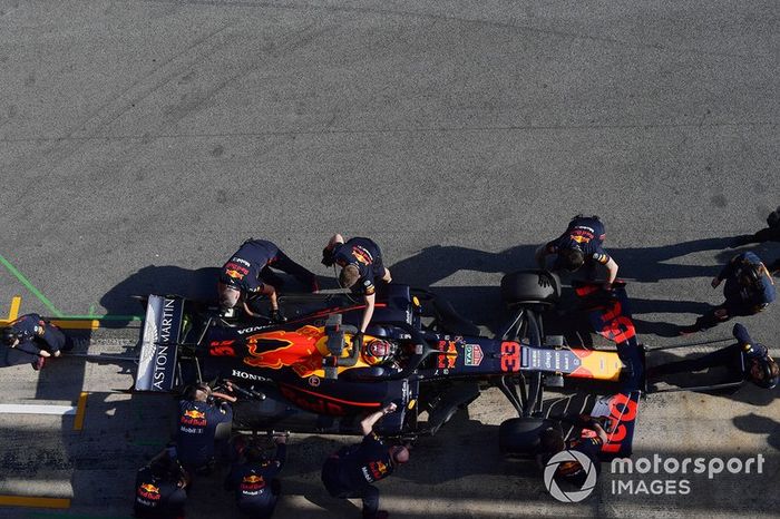 Mecánicos de Red Bull con Max Verstappen, Red Bull Racing RB15