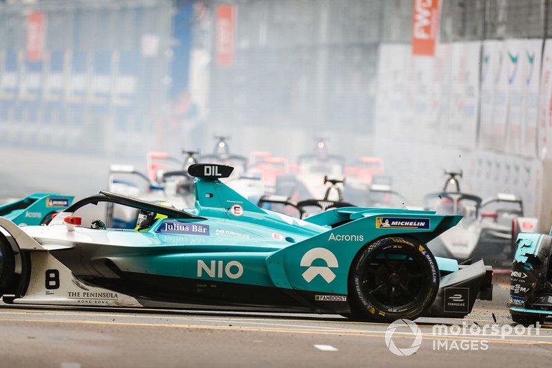 Nelson Piquet Jr., Panasonic Jaguar Racing, Jaguar I-Type 3 goes into the back of Tom Dillmann, NIO Formula E Team, NIO Sport 004 