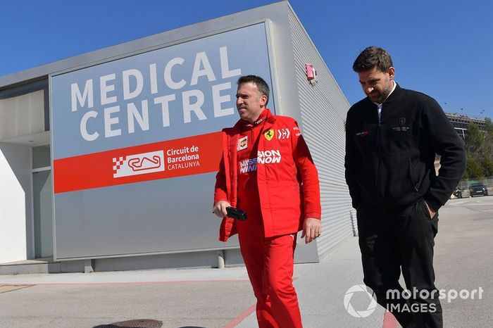 Personal de Ferrari en el centro médico