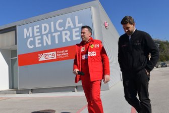Ferrari-medewerkers bij het medisch centrum
