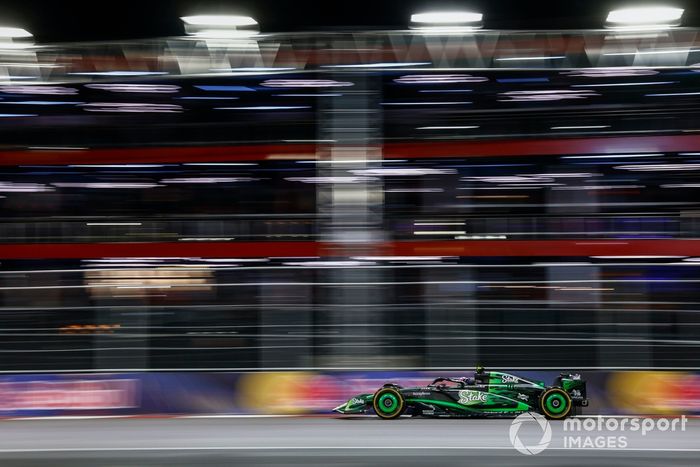 Zhou Guanyu, Stake F1 Team KICK Sauber C44