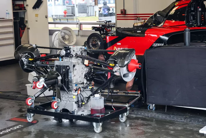 Gearbox, #7 Porsche Penske Motorsport Porsche 963: Felipe Nasr, Nick Tandy, Laurens Vanthoor