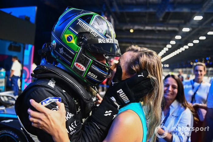 Lucas di Grassi, Venturi Racing, 1ª posición, celebra en el Parc Ferme 
