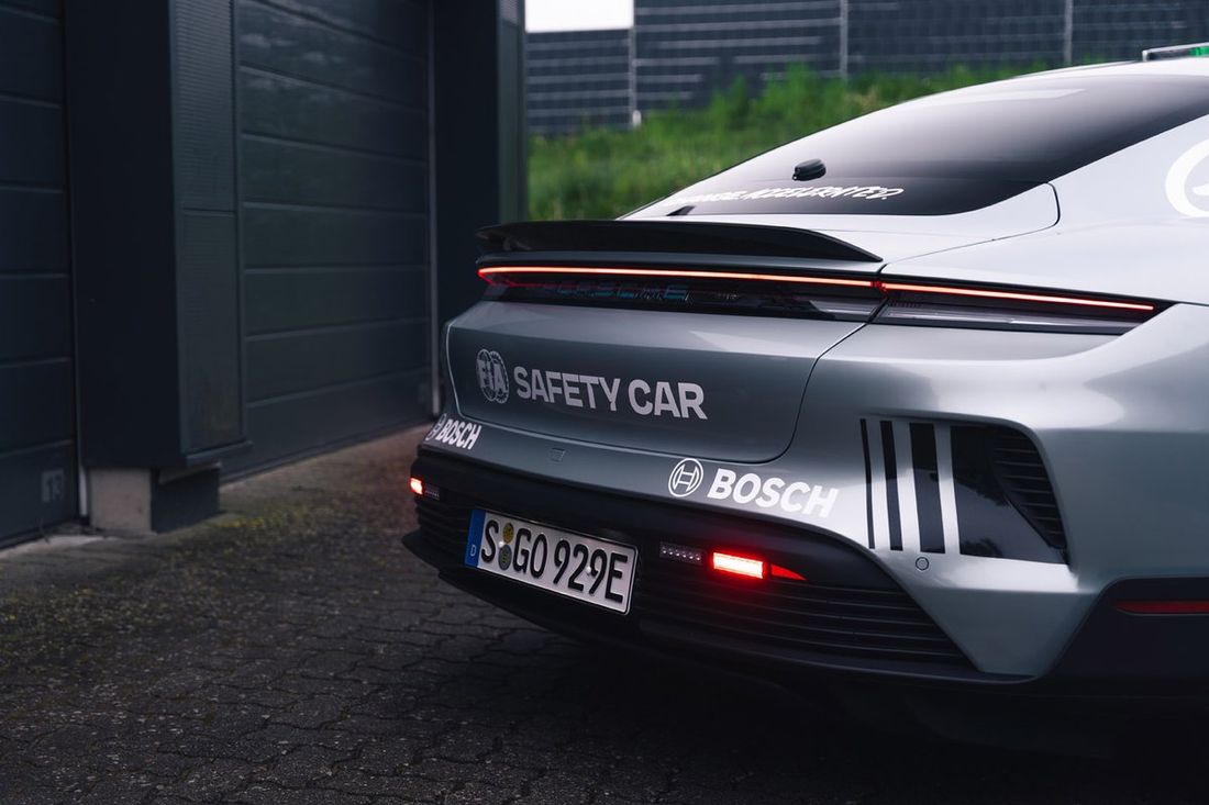 Porsche Taycan Turbo GT Safety Car 
