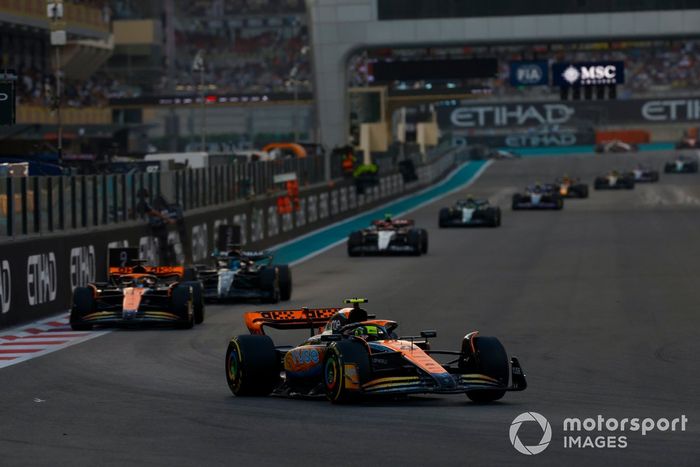 Lando Norris, McLaren MCL60, Oscar Piastri, McLaren MCL60, George Russell, Mercedes F1 W14