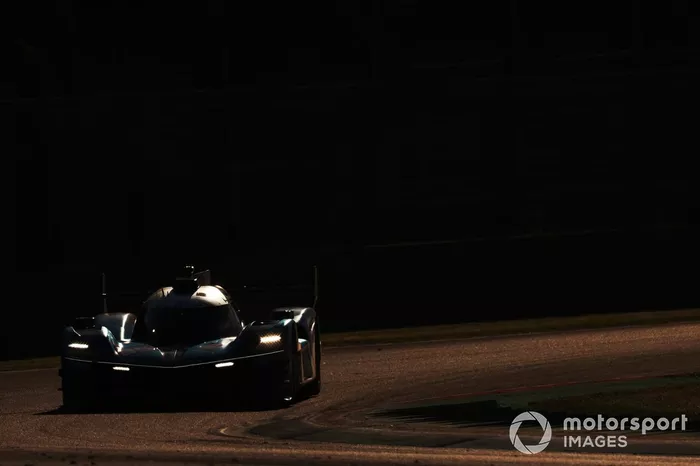 #35 Alpine Endurance Team Alpine A424 : Paul-Loup Chatin, Jules Gounon, Charles Milesi