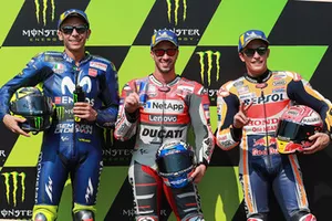 Le poleman Andrea Dovizioso, Ducati Team, le deuxième, Valentino Rossi, Yamaha Factory Racing, le troisième, Marc Marquez, Repsol Honda Team 