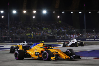 Stoffel Vandoorne, McLaren MCL33, Lance Stroll, Williams FW41, Sergey Sirotkin, Williams FW41