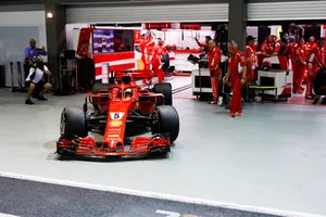 Sebastian Vettel, Ferrari SF71H sort du garage