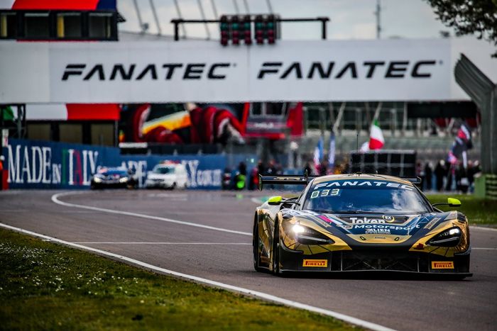 #112 JP Motorsport McLaren 720 S GT3: Patryk Krupinski, Maciej Blazek, Joel Mesch